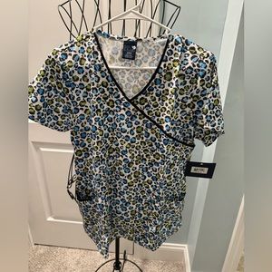 Zoe + Chloe Small S Cheetah Bling Mock Wrap Scrub Top Women Ladies Shirt